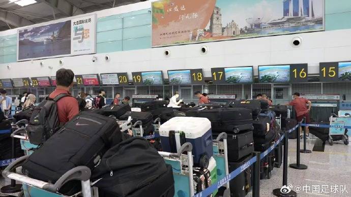 行李太多？中国国家橄榄球队的官方回应：56件设备的具体情况如下